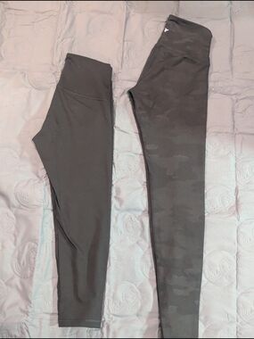 Lot Of Old Navy Black High-Rise Performance Leggings (2)